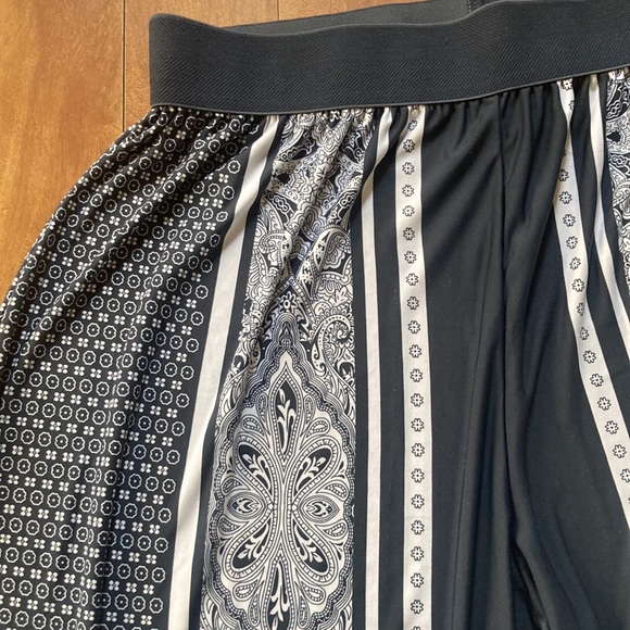 DG💫 Womens' Gray/White Printed Elastic Waist Lightweight Wide Leg Pants - Picture 3 of 7